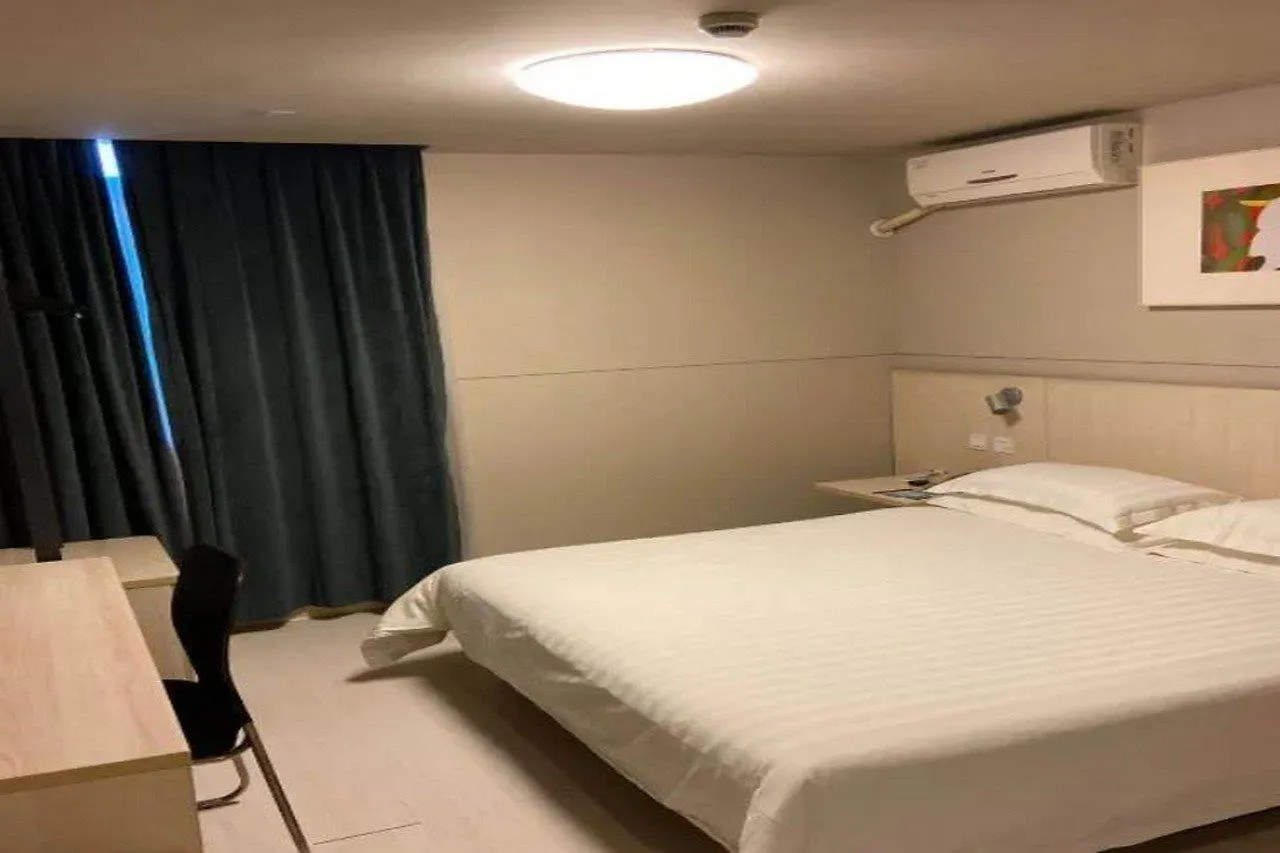 Jinjiang Inn Shanghai Caohejing Xingzhong Road Railway Station Hotel