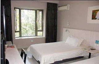 Jinjiang Inn Shanghai Caohejing Xingzhong Road Railway Station Hotel 3*,  China