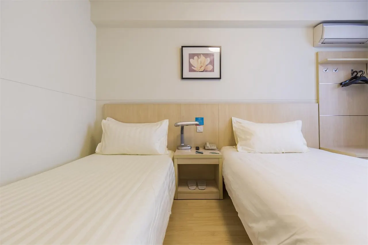 Jinjiang Inn Shanghai Caohejing Xingzhong Road Railway Station Hotel 3*,