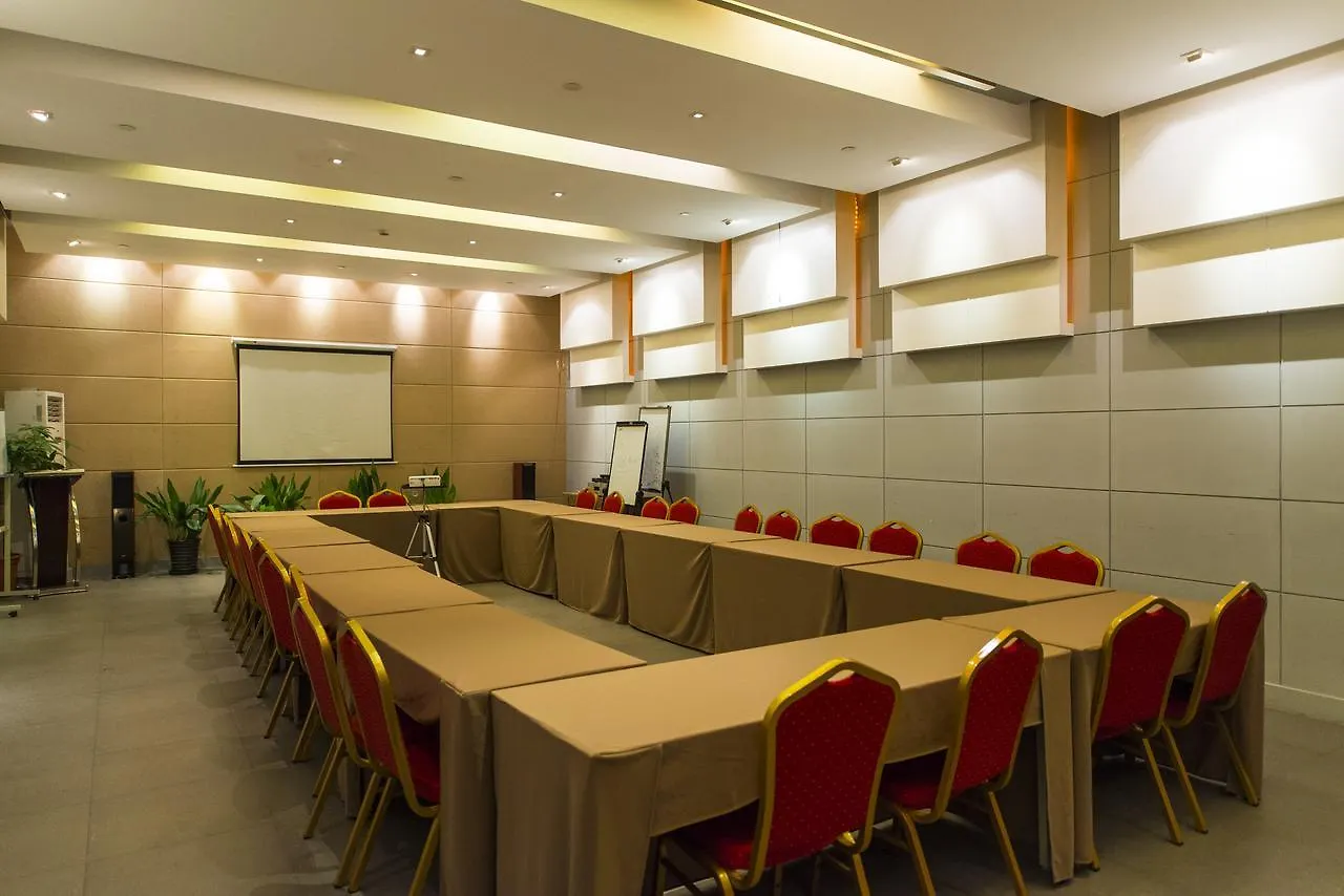 Jinjiang Inn Shanghai Caohejing Xingzhong Road Railway Station Hotel 3*,  China