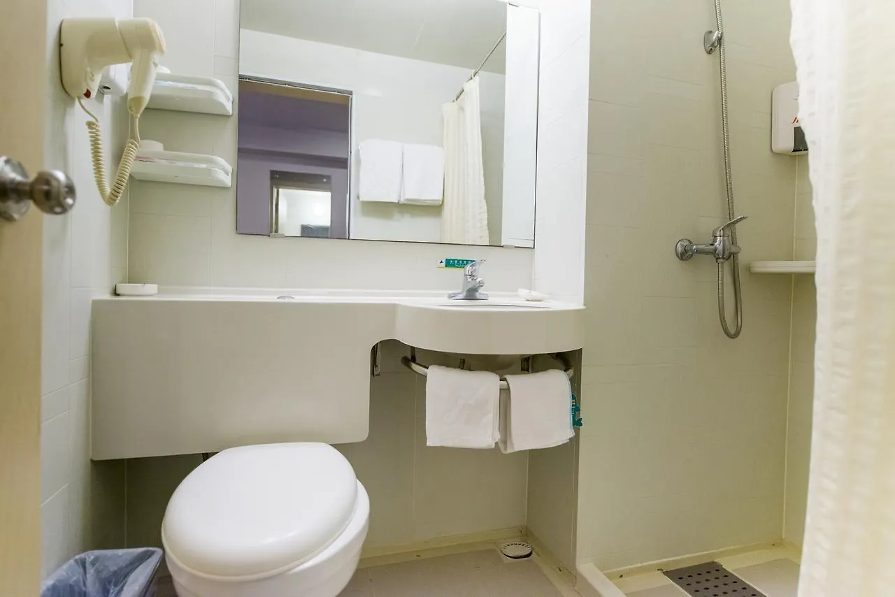 Jinjiang Inn Shanghai Caohejing Xingzhong Road Railway Station Hotel 3*,