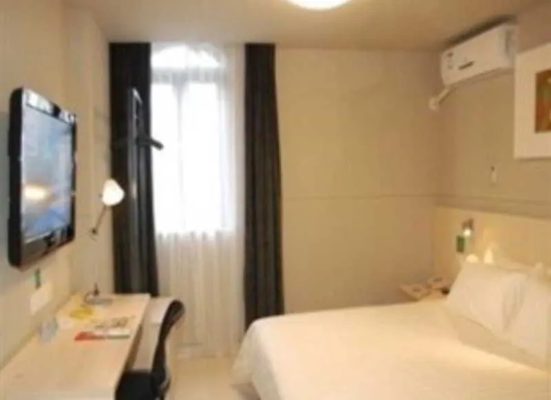 Jinjiang Inn Shanghai Caohejing Xingzhong Road Railway Station Hotel 3*,  China