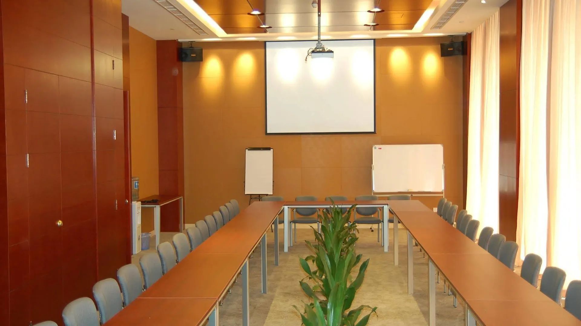 Jinjiang Inn Shanghai Caohejing Xingzhong Road Railway Station Hotel