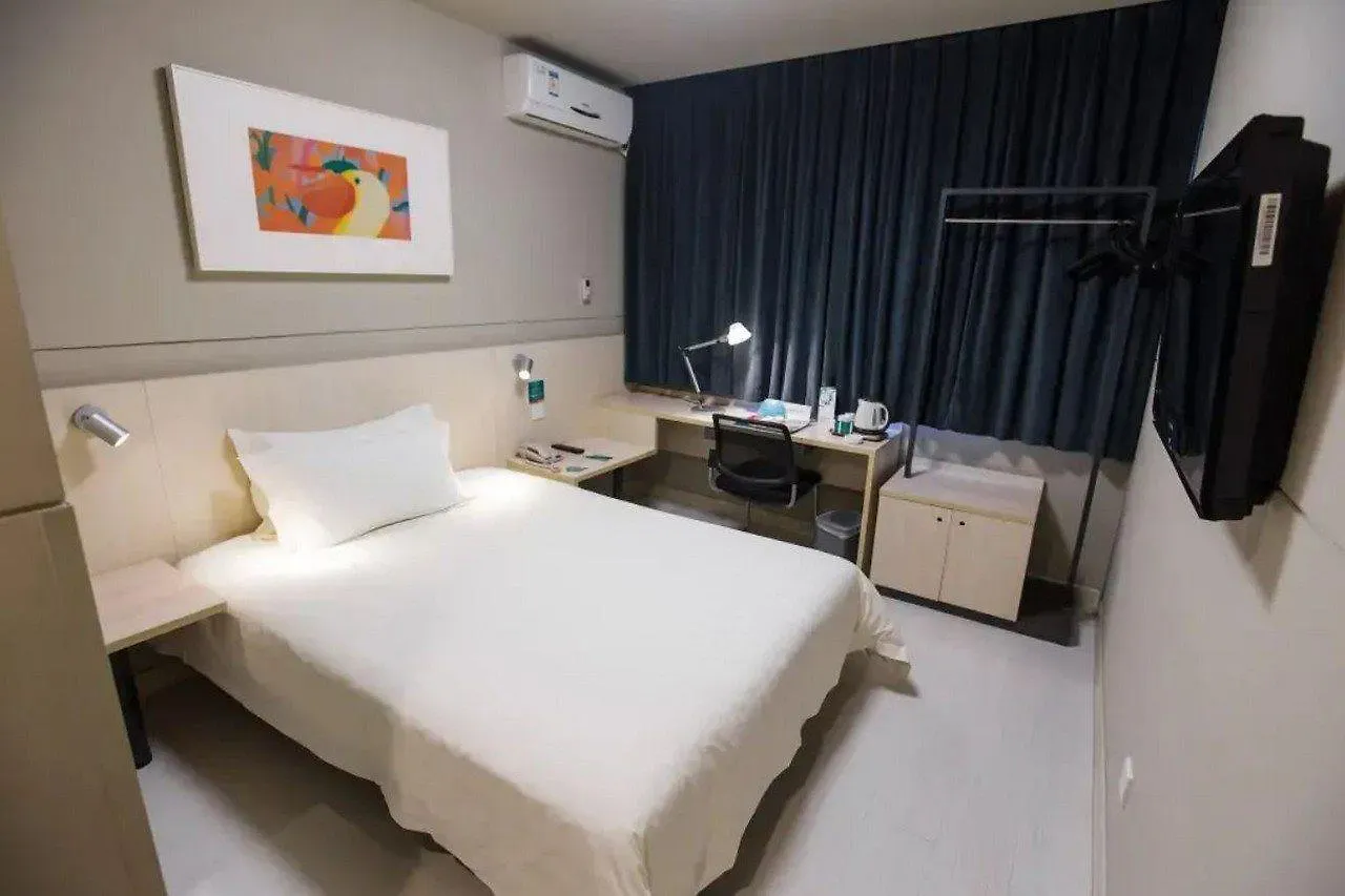 Jinjiang Inn Shanghai Caohejing Xingzhong Road Railway Station Hotel