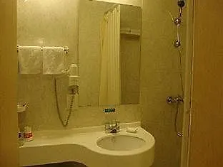Jinjiang Inn Shanghai Caohejing Xingzhong Road Railway Station Hotel 3*,  China
