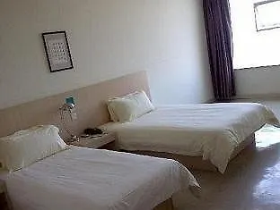 Jinjiang Inn Shanghai Caohejing Xingzhong Road Railway Station Hotel 3*,